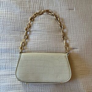Elegant Cream Croc-Embossed Shoulder Bag